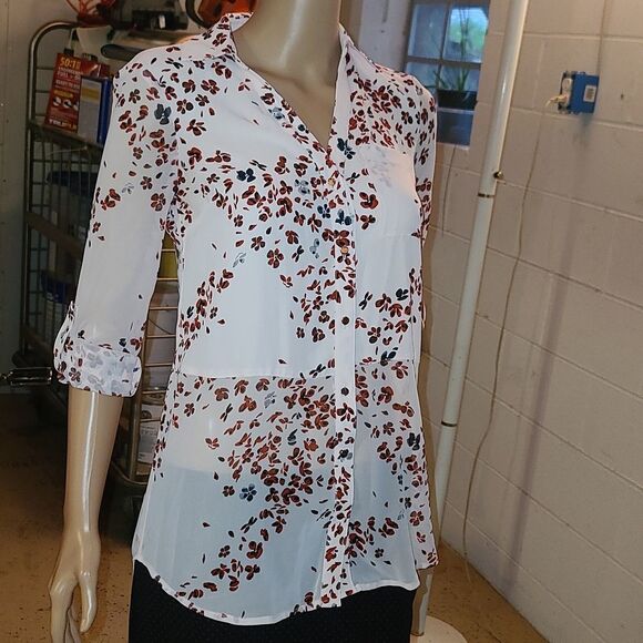 Candies Light Pink Long Sleeve Floral Button Up - Picture 2 of 8